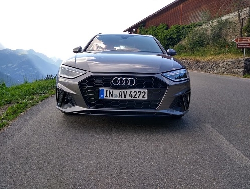 Verdenspremiere. Billede af ny Audi A4 S-Line front