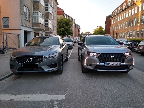 Sammenligning af Volvo XC60 og DS7 set forfra