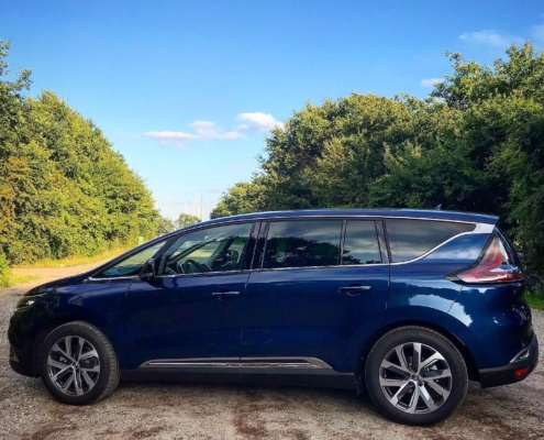 Renault Espace set fra siden.