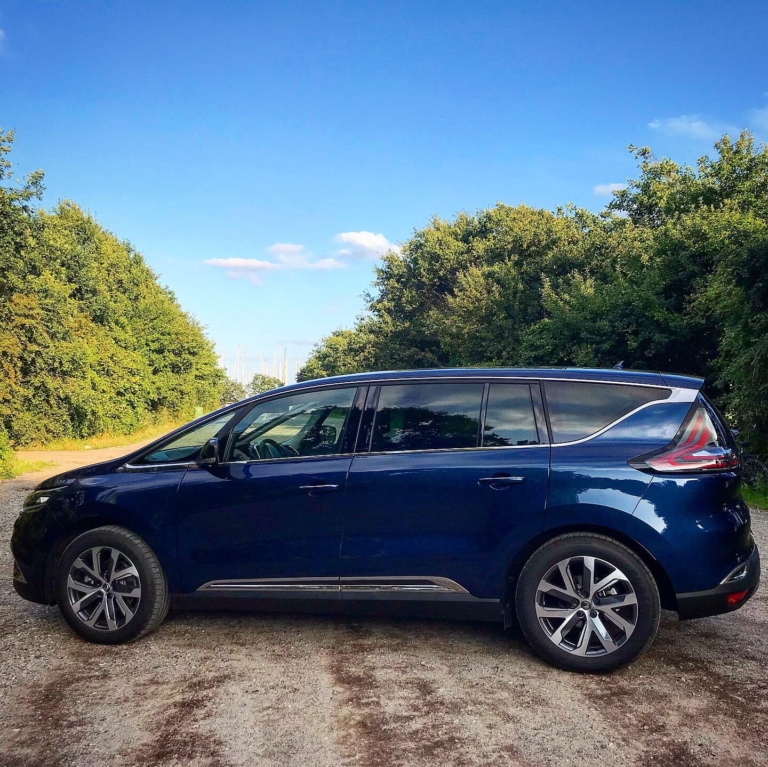 Renault Espace set fra siden.