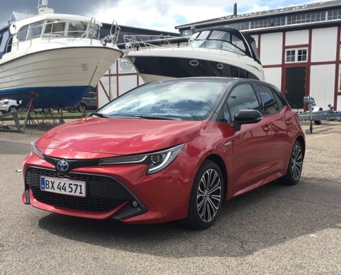 Toyota Corolla Hybrid front