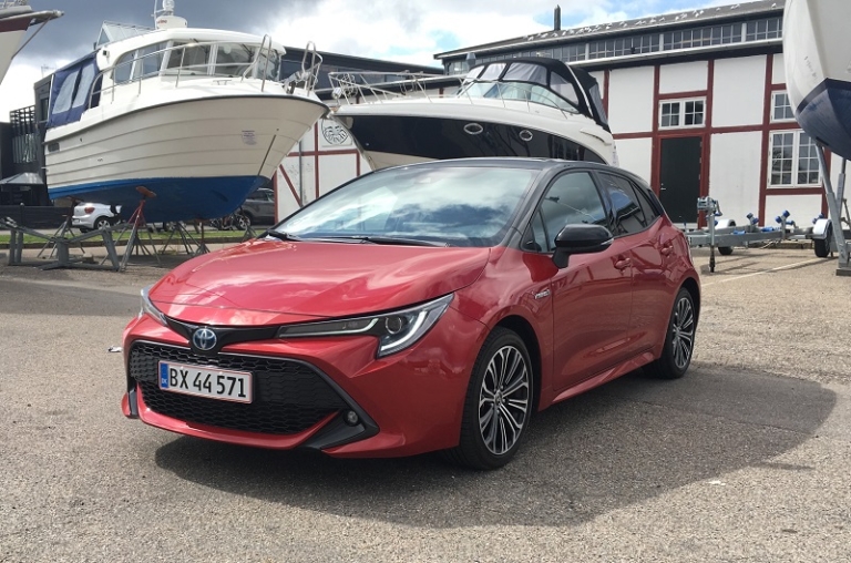 Toyota Corolla Hybrid front