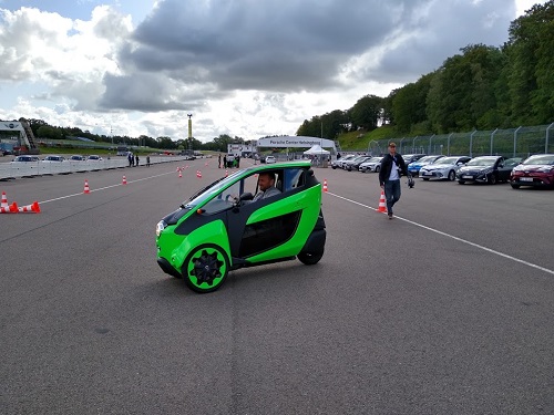i-Road på keglebane