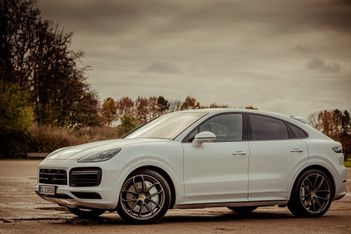 Porsche Cayenne fra siden