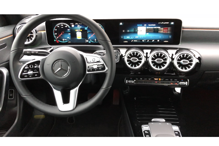 Billede af interiør og cockpit i Mercedes CLA Shooting brake