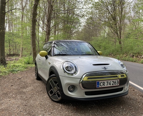 MINI Cooper SE front