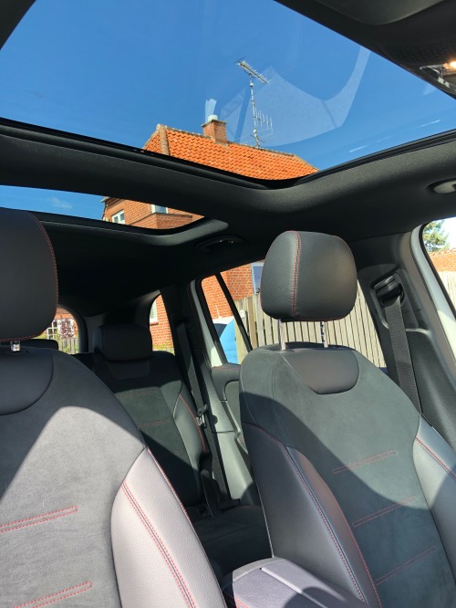 Mercedes-Benz GLB 250 panoramatag og sæder