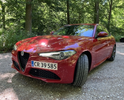Alfa Romeo Giulia front