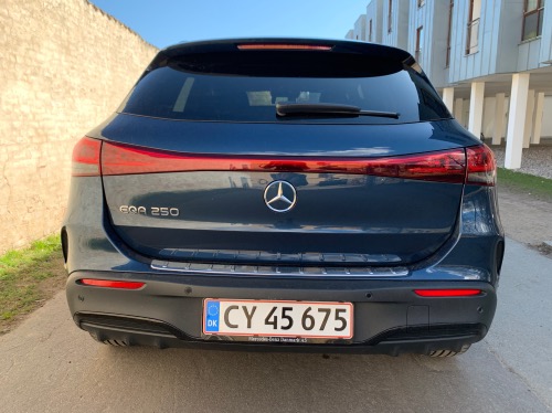 Mercedes EQA bagende